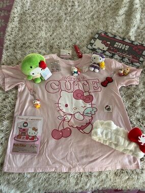 Hello Kitty lot with fun items to start or add to your collection 🩷